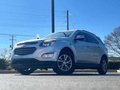 Used 2017 Chevrolet Equinox LT image 1