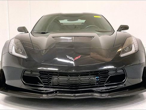 Used 2015 Chevrolet Corvette Z06 w/ 3LZ Preferred Equipment Group image 2
