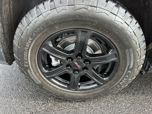 Certified 2023 GMC Acadia AT4 w/ Technology Package image 18