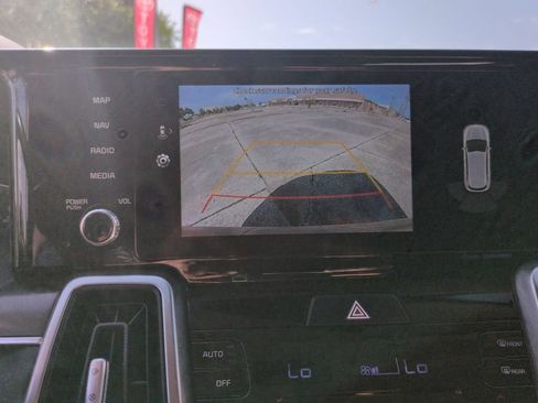 Used 2022 Kia Sorento S FWD image 28