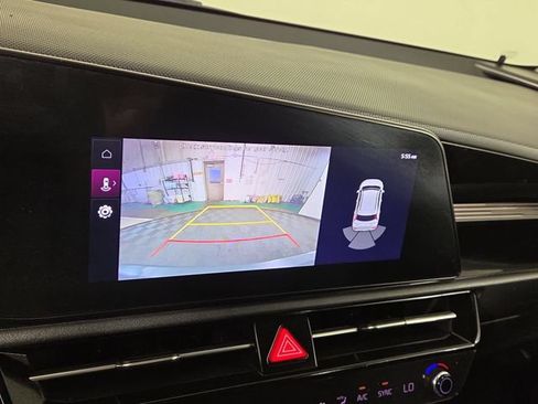 Certified 2023 Kia Niro EX Touring FWD image 17