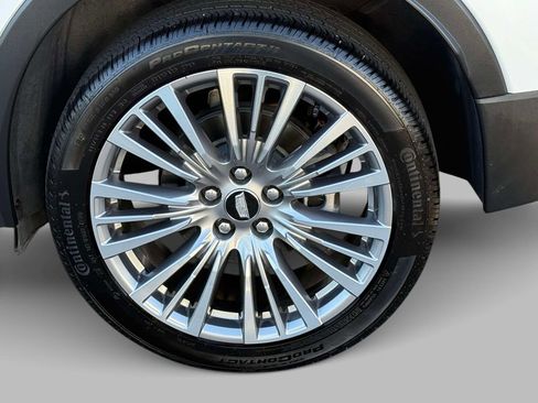 Used 2025 Cadillac XT4 Premium Luxury FWD image 13