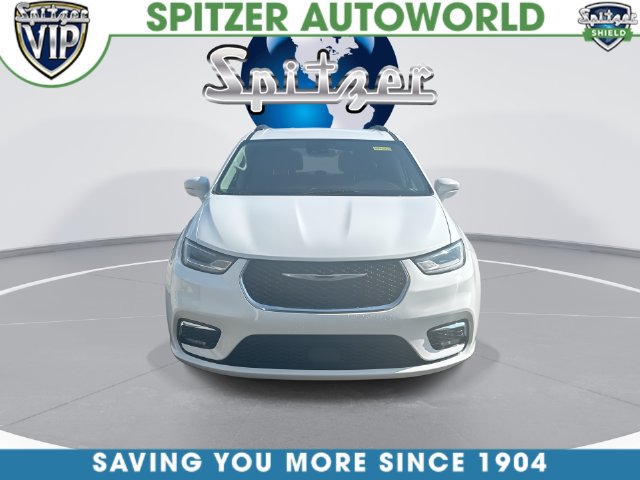Used 2022 Chrysler Pacifica Touring-L FWD image 4