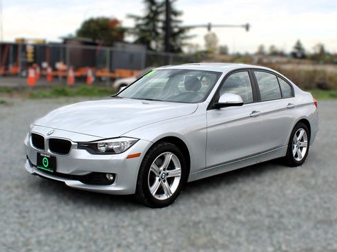 Used 2014 BMW 328i xDrive XI SULEV image 3