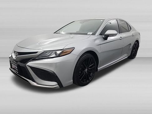 Used 2022 Toyota Camry XSE FWD image 9