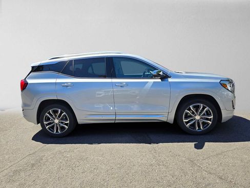 Used 2020 GMC Terrain Denali w/ Denali Premium Package AWD/4WD image 2