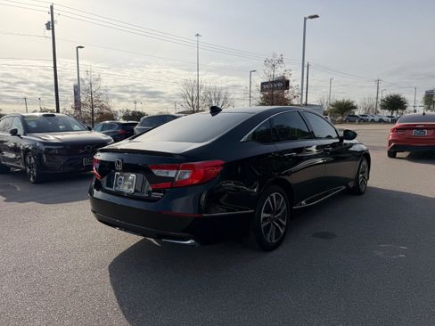 Used 2020 Honda Accord Touring image 6