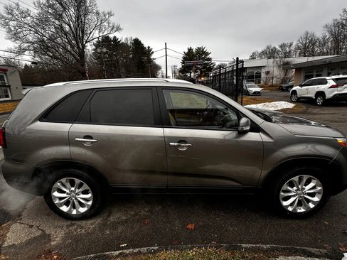 Used 2014 Kia Sorento EX w/ EX V6 Touring Package image 4
