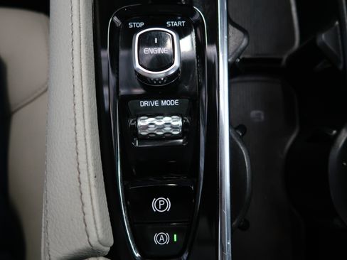 Used 2017 Volvo XC90 T6 Momentum w/ Vision Package AWD/4WD image 22