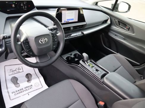 Certified 2025 Toyota Prius LE image 9
