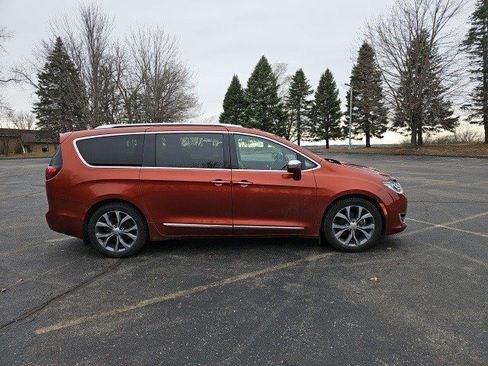 Used 2018 Chrysler Pacifica Limited w/ Tire & Wheel Group image 7