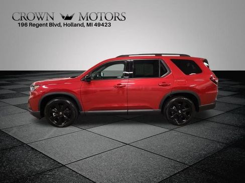 Certified 2025 Honda Pilot Black Edition image 6