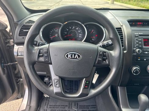 Used 2013 Kia Sorento LX AWD/4WD image 16