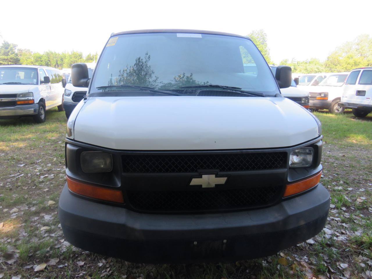 Used 2009 Chevrolet Express 2500 Extended RWD image 2