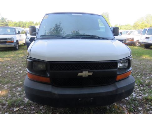 Used 2009 Chevrolet Express 2500 Extended RWD image 2