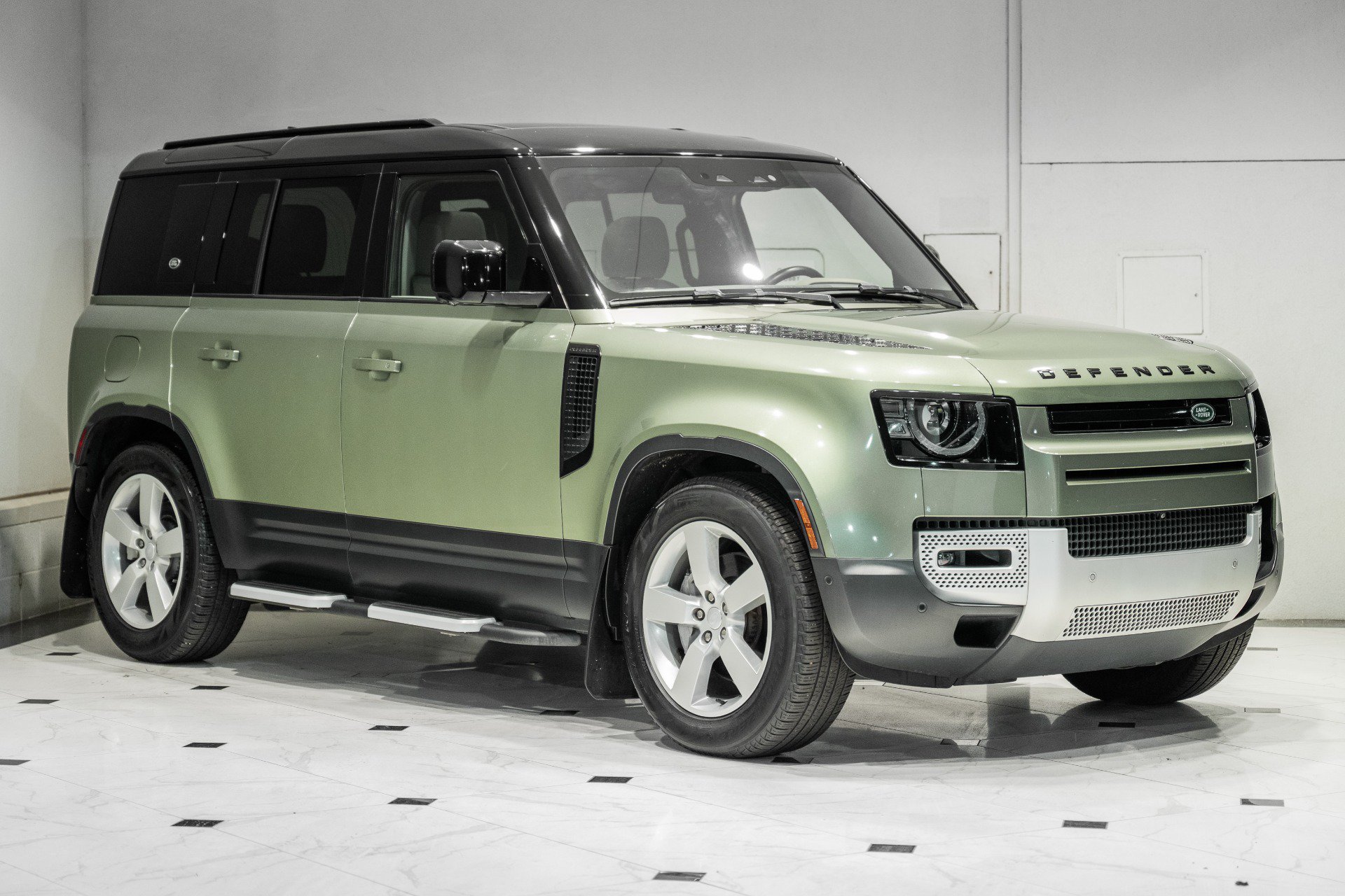 Used 2022 Land Rover Defender 110 SE AWD/4WD image 3