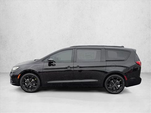 New 2026 Chrysler Pacifica Select image 8