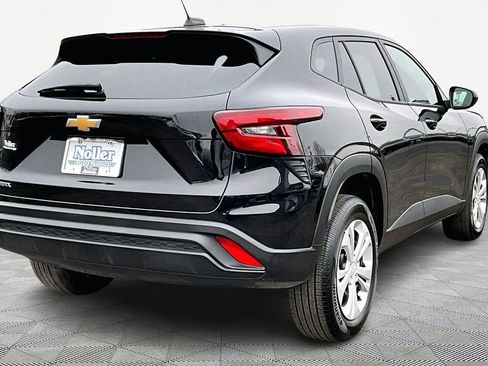 Used 2025 Chevrolet Trax LS image 2