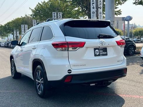 Used 2017 Toyota Highlander XLE w/ Carpet Mat Package AWD/4WD image 9