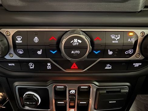 Used 2021 Jeep Wrangler Unlimited Sahara w/ Cold Weather Group AWD/4WD image 20