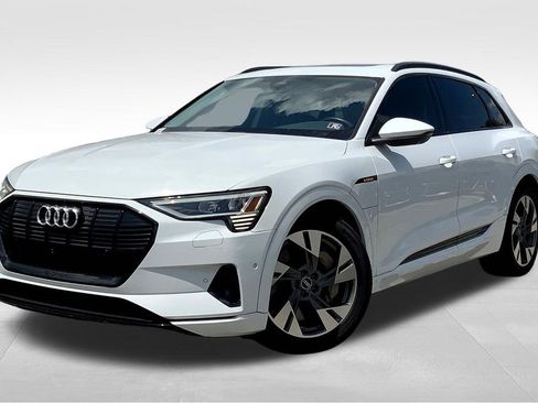 Used 2022 Audi e-tron Premium image 2