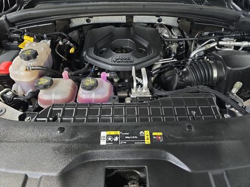 Used 2023 Jeep Grand Cherokee 4WD 4xe image 13