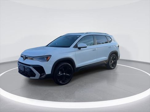 New 2026 Volkswagen Taos SEL image 4