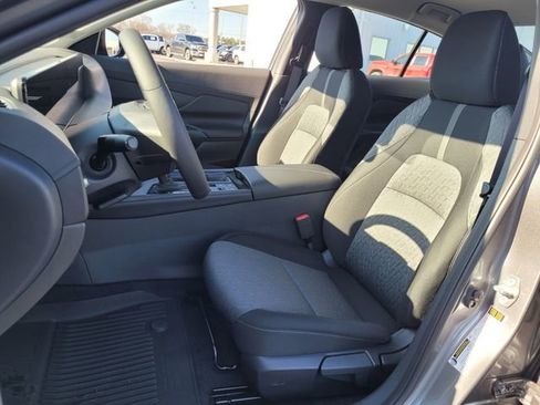 New 2026 Nissan Sentra SV w/ SV Convenience Package FWD image 5