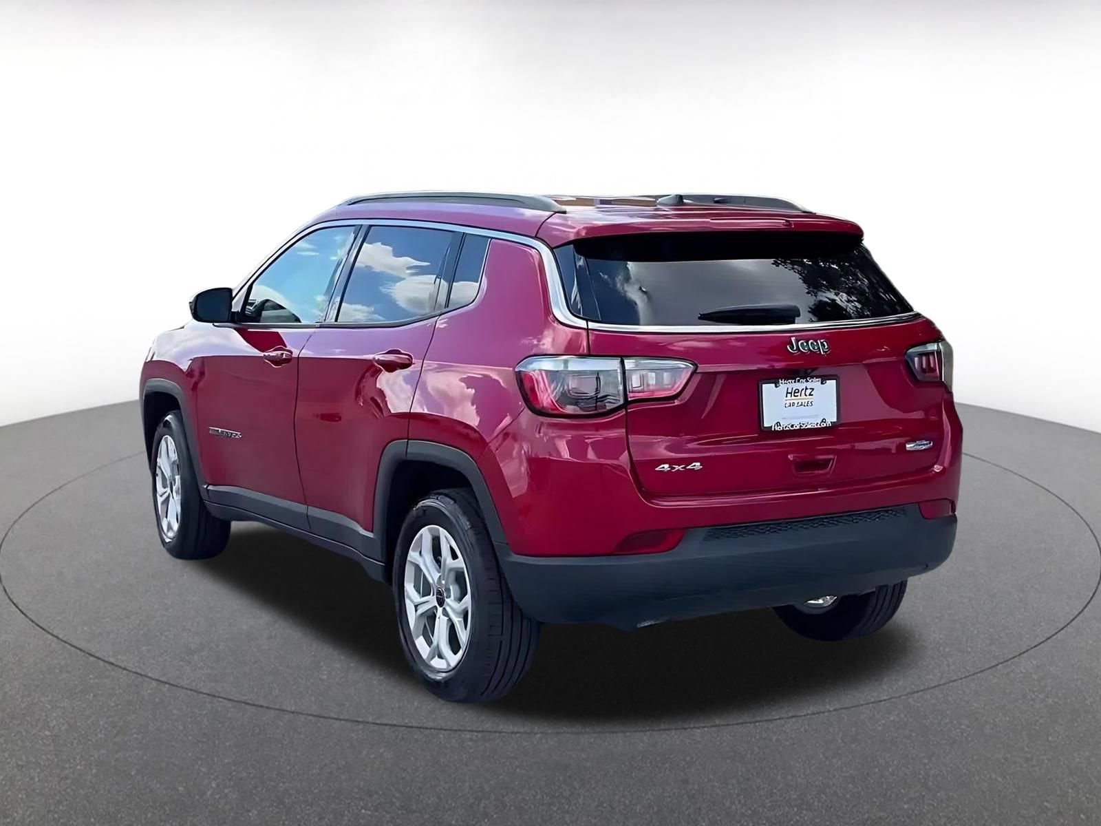 Used 2025 Jeep Compass Latitude AWD/4WD image 10