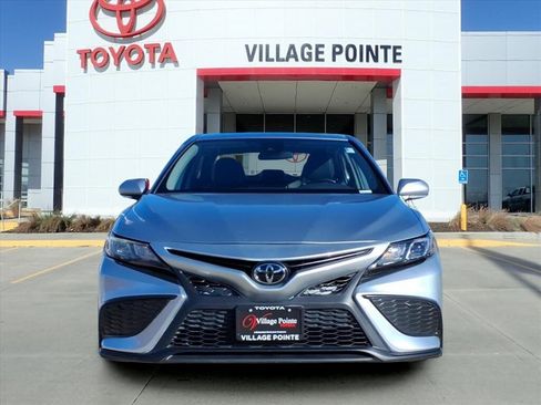 Used 2024 Toyota Camry SE image 9