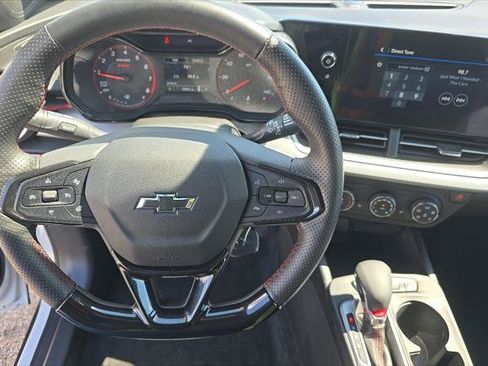 Used 2025 Chevrolet Trax RS w/ Sunroof Package FWD image 14