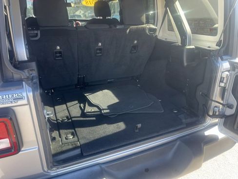 Used 2018 Jeep Wrangler Unlimited Sport S image 32