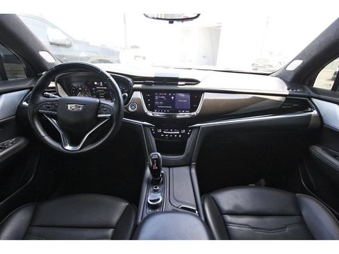 Used 2025 Cadillac XT6 Premium Luxury w/ Platinum Package FWD image 9
