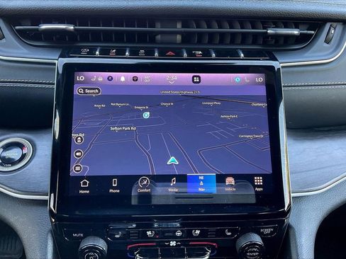 Certified 2024 Jeep Grand Cherokee L Limited w/ Luxury Tech Group II AWD/4WD image 14