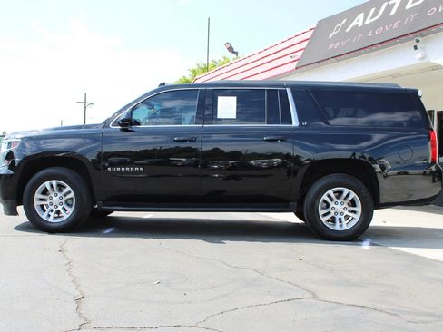Used 2019 Chevrolet Suburban LT image 7
