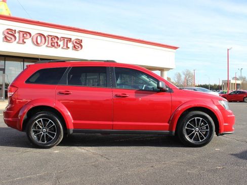 Used 2018 Dodge Journey SE w/ Popular Equipment Group FWD image 3