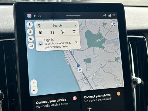 New 2026 Volvo XC60 B5 Plus w/ Climate Package image 16