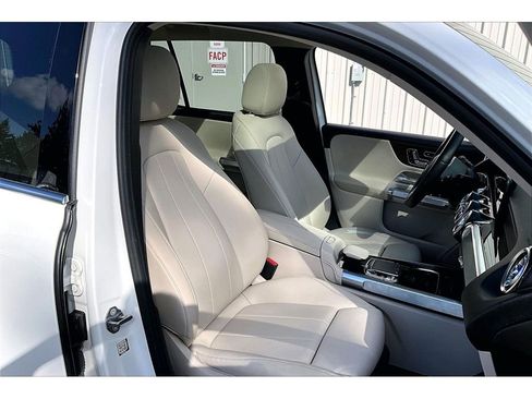 Used 2020 Mercedes-Benz GLB 250 w/ Premium Package image 7