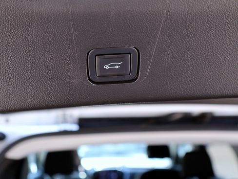 Used 2021 Chevrolet Traverse LT FWD image 12