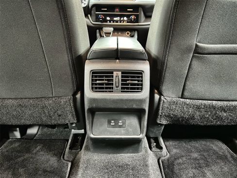 Used 2024 Nissan Rogue SV image 20