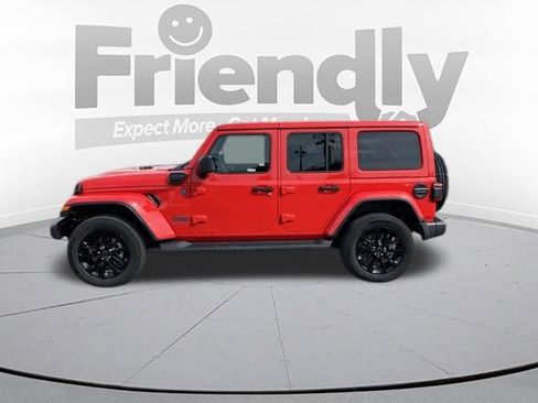 Used 2025 Jeep Wrangler Unlimited Sahara AWD/4WD image 8