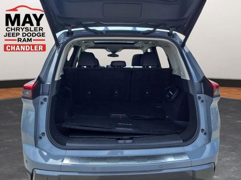 Used 2025 Nissan Rogue SL w/ Tech Package FWD image 19