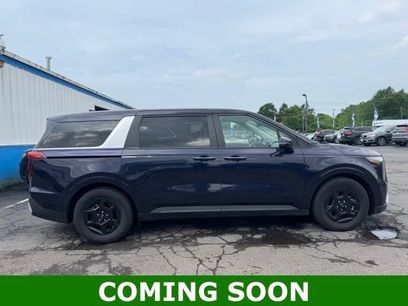 Used 2025 Kia Carnival