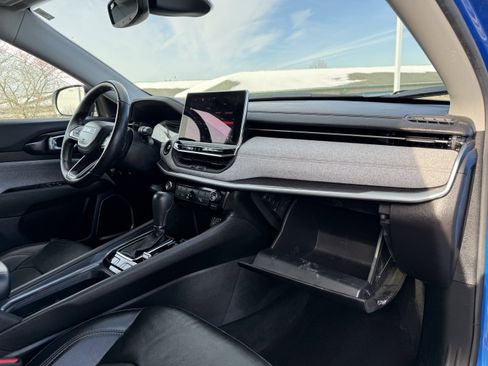 Used 2022 Jeep Compass Latitude image 13