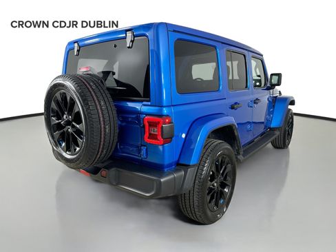 Used 2022 Jeep Wrangler Unlimited Sahara w/ Cold Weather Group AWD/4WD image 5