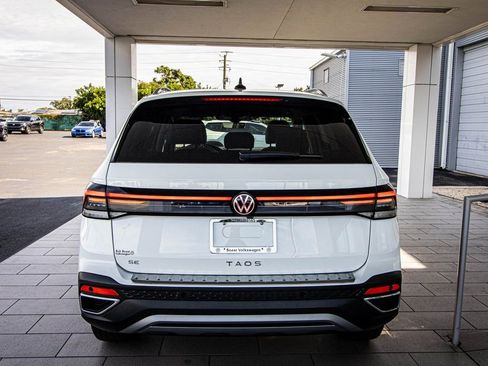 New 2026 Volkswagen Taos SE image 14