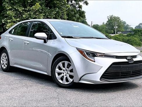 Used 2026 Toyota Corolla LE FWD image 2