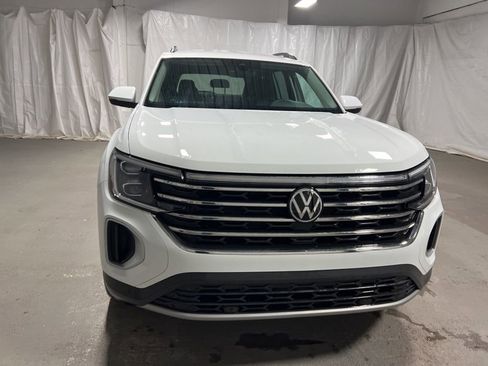 Used 2024 Volkswagen Atlas SE image 2