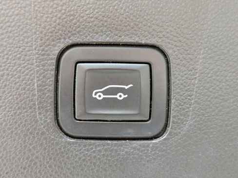 Used 2019 Chevrolet Traverse LT image 14