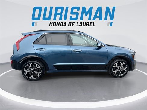Used 2024 Kia Niro SX Touring image 9